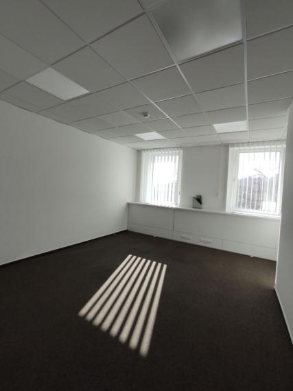 Kancelárie 15-60m2, s možnosťou zasadačky, roh Obchodnej a Hurbanovho Námestia, BAI