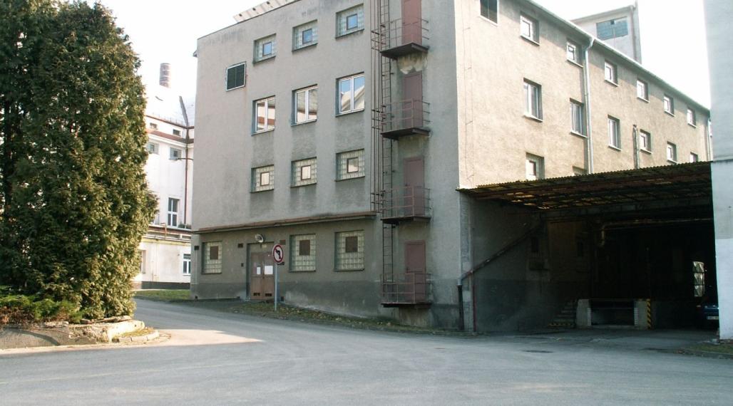 Prenájom skladovej a výrobnej  haly 2771 m2 Hodonín