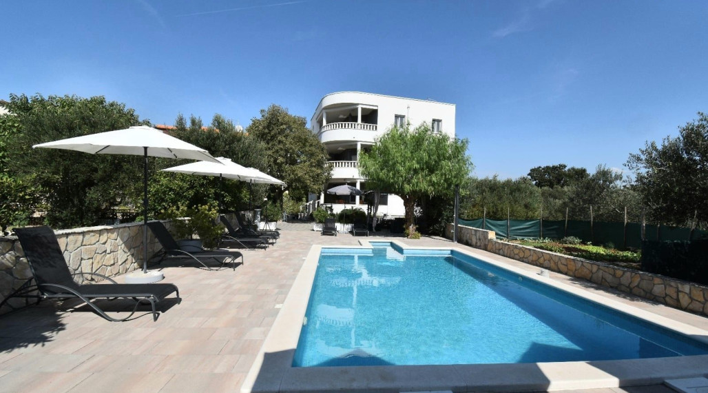 Dom v zátoke Lozica na predaj