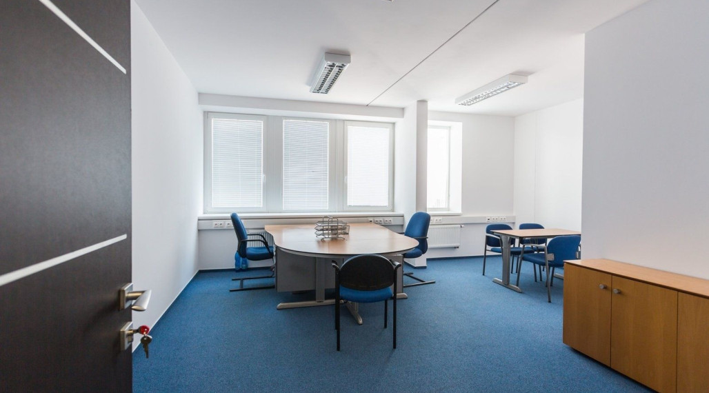 Kancelárske priestory v blízkosti diaľničného obchvatu, letiska a OC AVION TOP