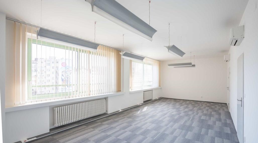 Kancelárske priestory na Námestí SNP, v blízkosti Kamenného Námestia, 80m2 TOP