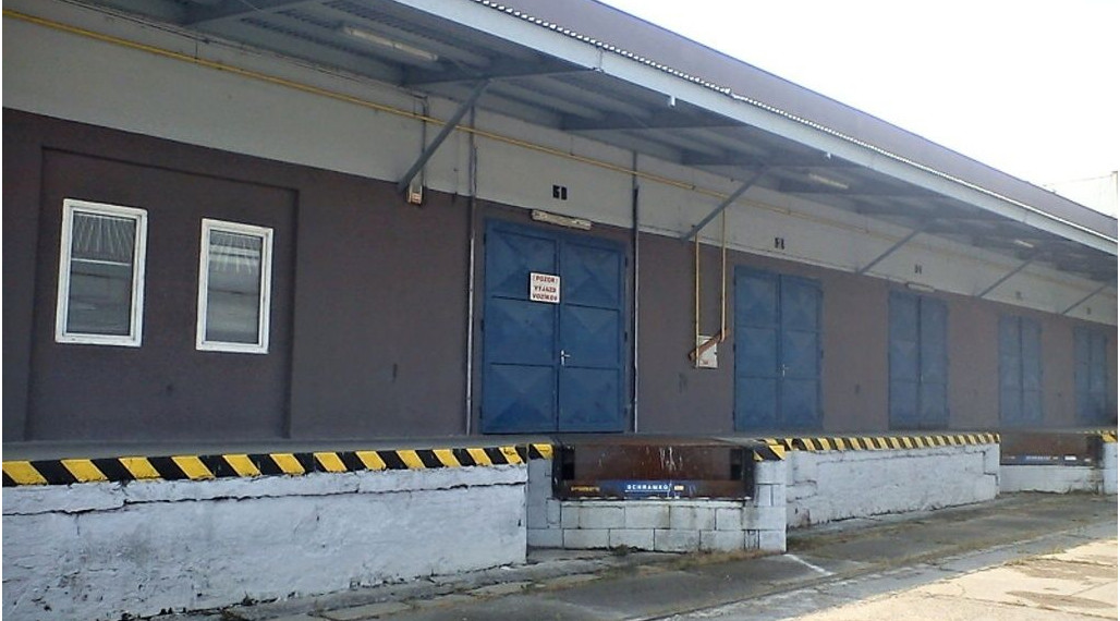 Skladové priestory, Na pántoch, Bratislava III