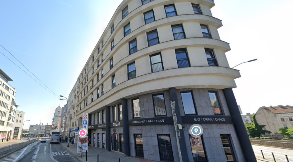 Moderné administratívne priestory s výhľadom na Prezidentský Palác, BAI