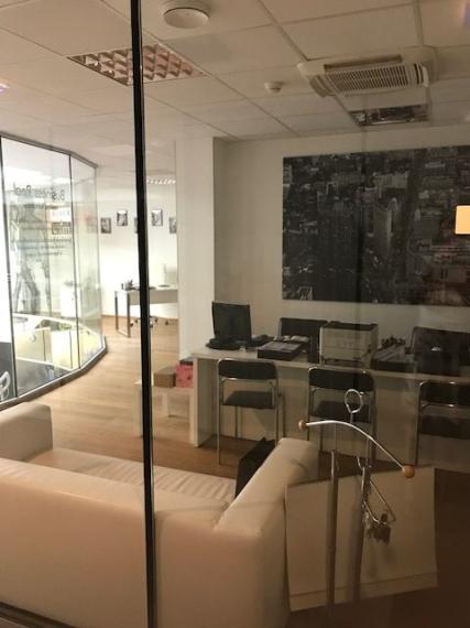 Obchodno-administratívny priestor v pasáži, s parkovaním, v centre
