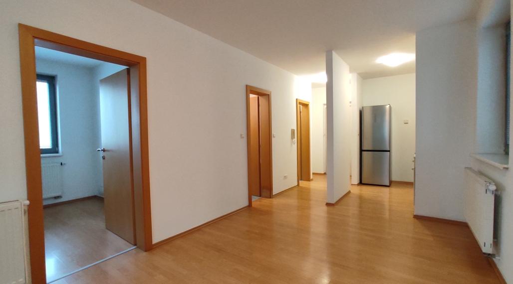 Celok 2 kancelárií so zázemím + 2x PARKING, v blízkosti Polusu, 51,50 m² + 4,2m² LOGGIA
