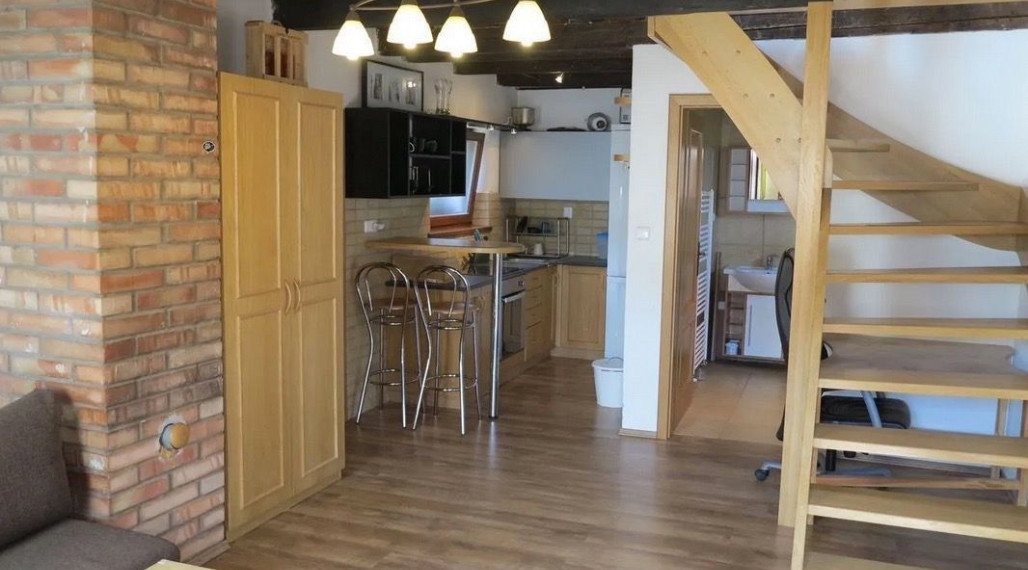 Malý šarmantný domček na prenájom, nachádza sa na ulici Brigádnická 22, v Bratislave IV Devín TOP