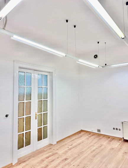 Na prenájom zrekonštruované administratívne priestory o výmere 20 m2 v Centre Trenčína