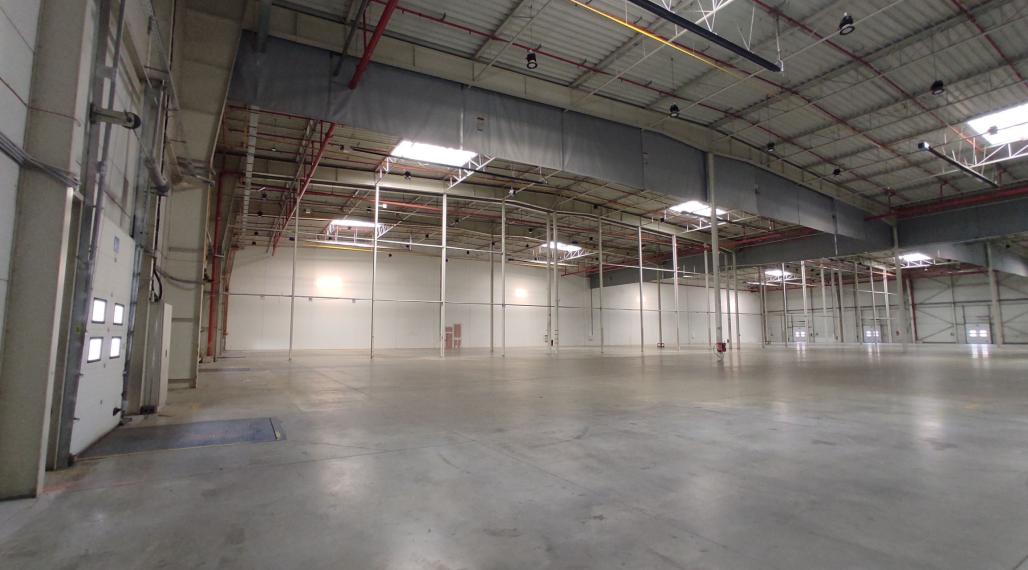 SKLADY / HALY / výrobné priestory v RAČI 1.200-5.500m2 na prenájom, s možnosťou kancelárií