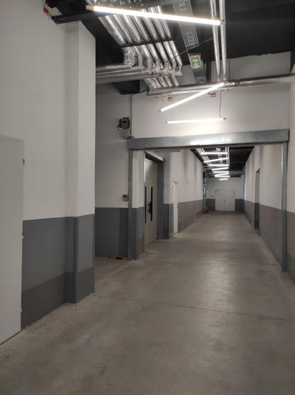 Sklad 366-950m2 na poschodí objektu na prenájom, nákladný výťah/nakladacia rampa, RAČA