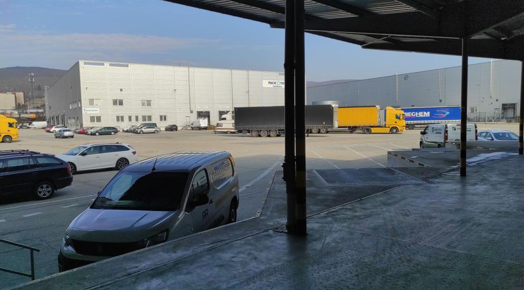 Sklad 970m2 na 2.NP objektu na prenájom, nákladný výťah/nakladacia rampa, RAČA