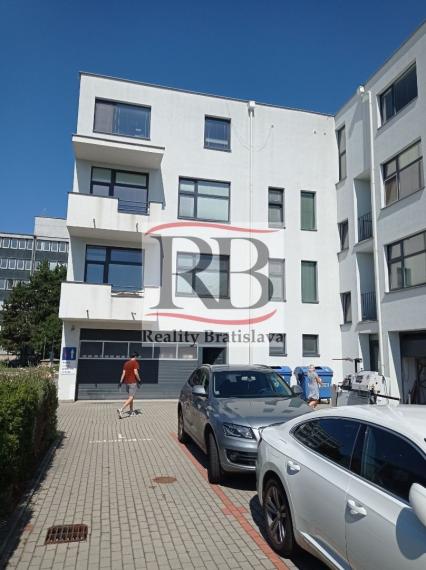 Na prenájom kancelársky priestor s výmerou 23,4 m² - Bratislava V