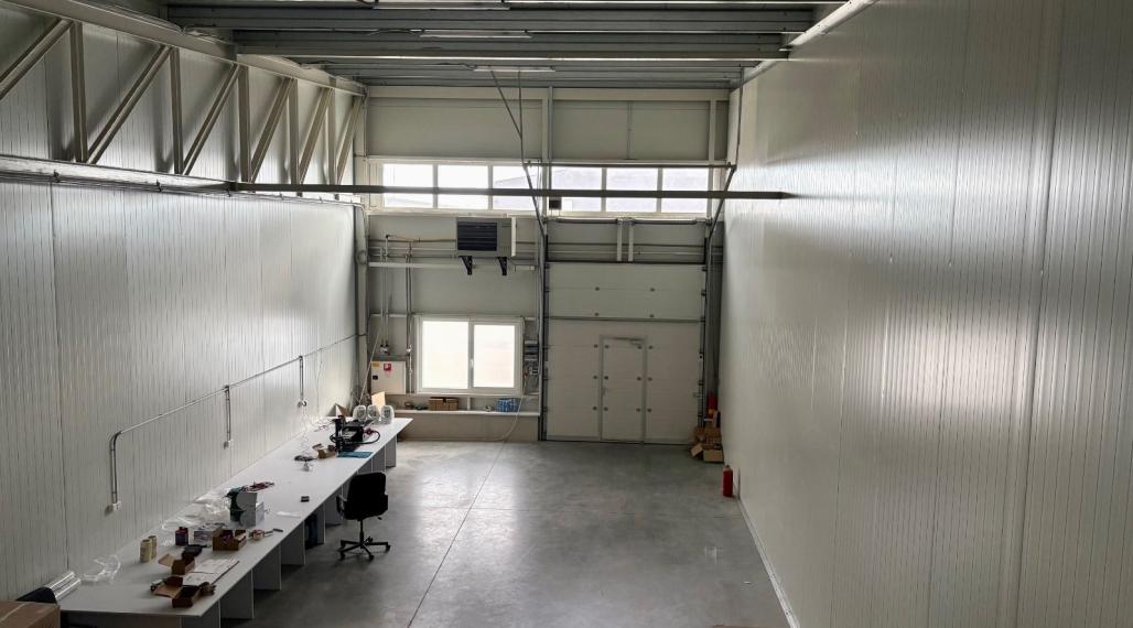 Na prenájom moderný skladový priestor v polyfunkčnom areáli vo výmere 196,9 m2 