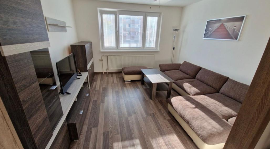 Na predaj priestranný 4-izbový byt - Bratislava V TOP