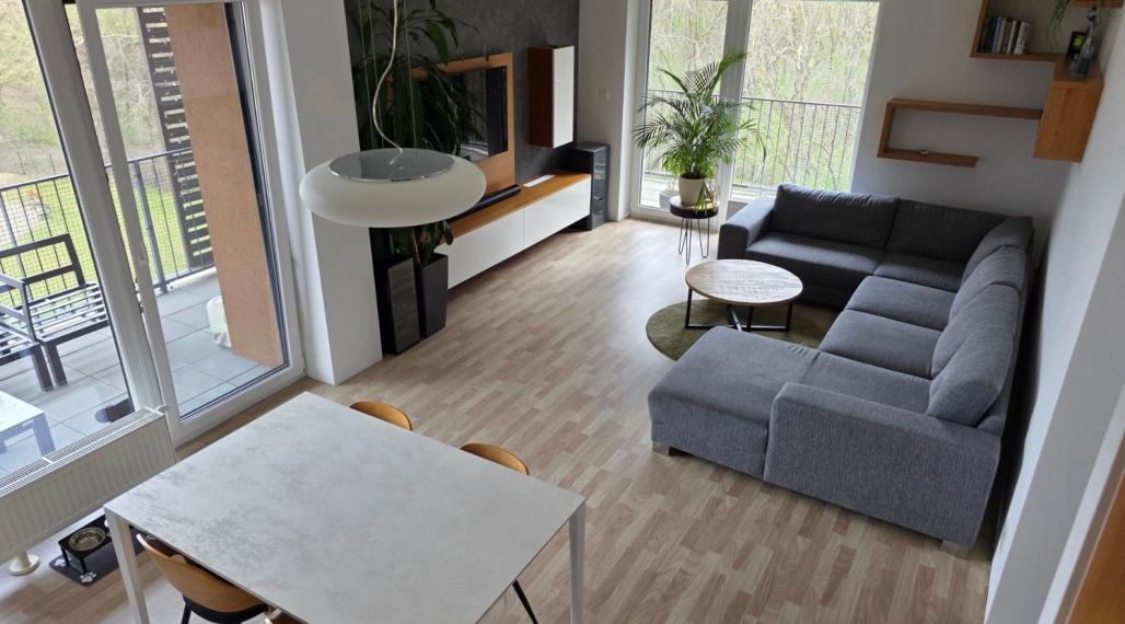 Na prenájom priestranný, svetlý a kompletne zariadený 3-izbový byt - Bratislava V TOP