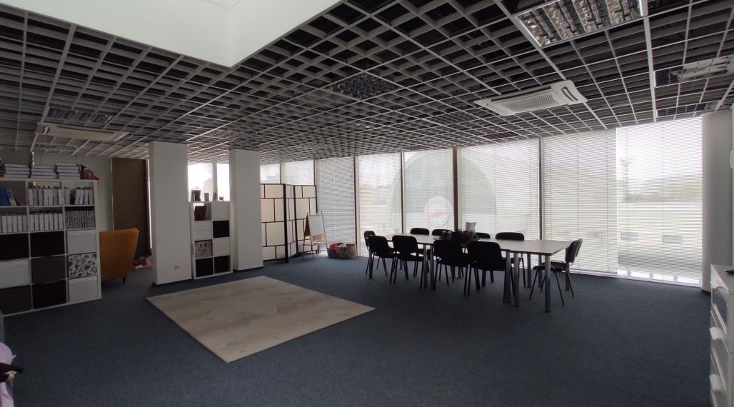 Reprezentatívny priestor 232,96m2 s presklenými výkladmi, Vienna Gate, Kopčianska-Petržalka