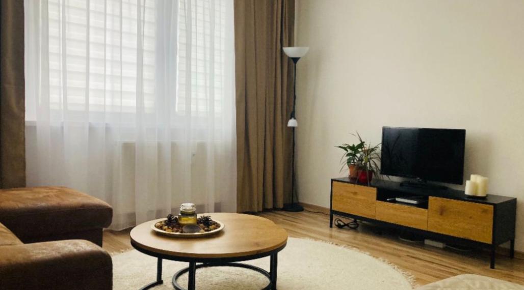  Na dlhodobý prenájom 1-izbový svetlý byt v Petržalke TOP