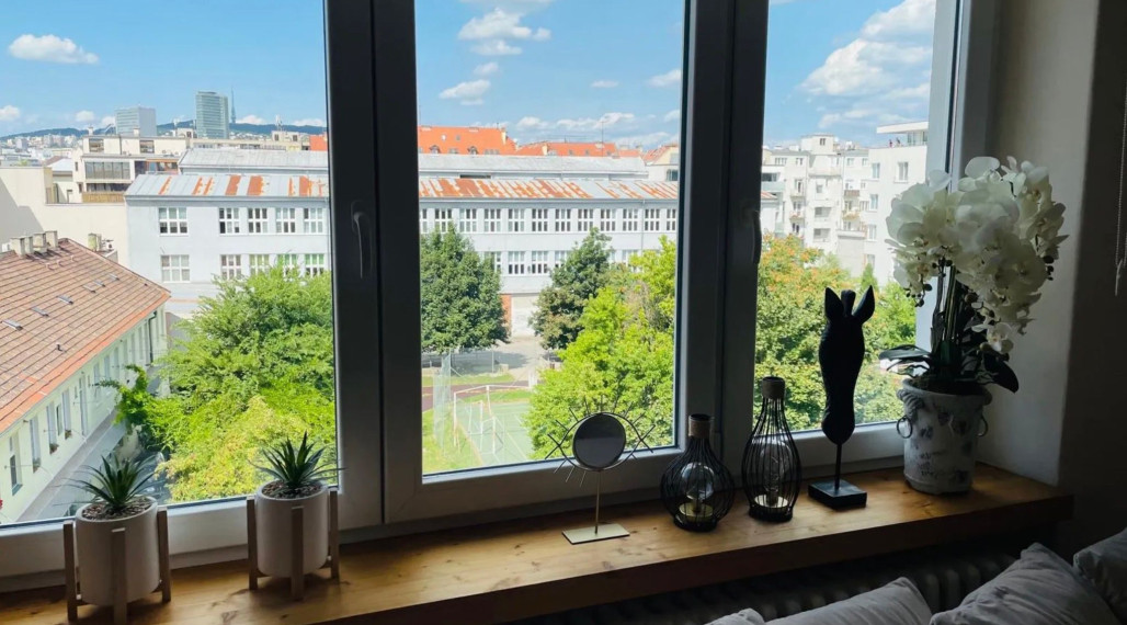 Na prenájom krásny slnečný 2-izbový byt v centre Bratislavy TOP