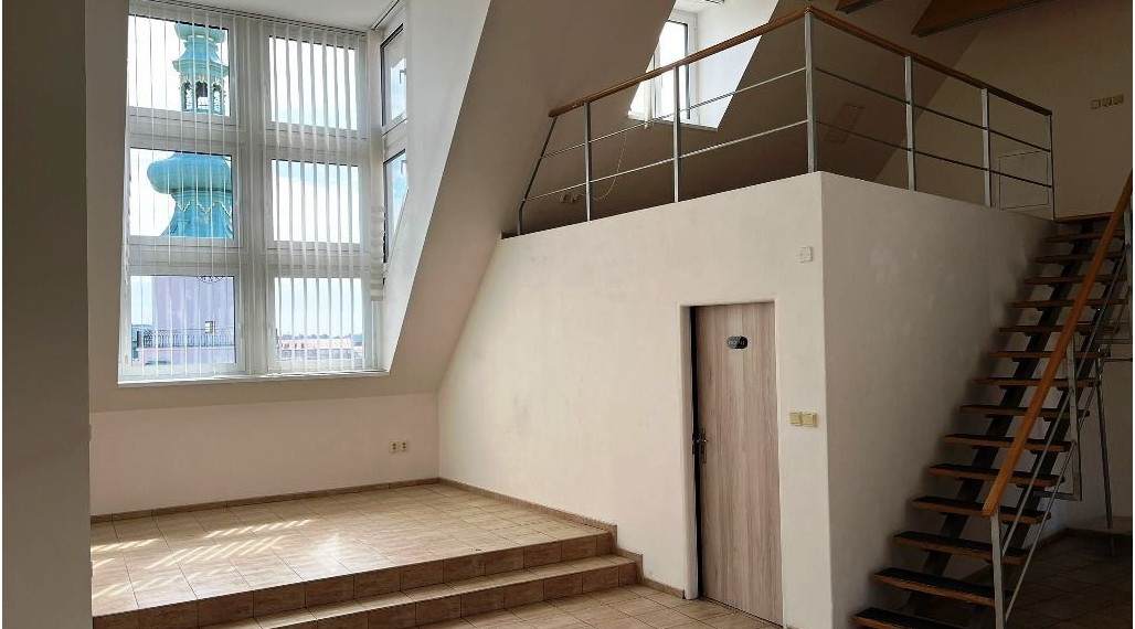 Podkrovný / kancelársky priestor s krásnym výhľadom na prenájom, Bratislava I 