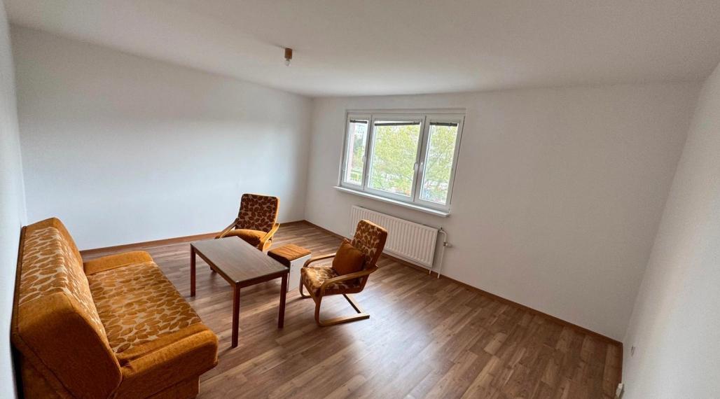 Na prenájom priestranný 3-izbový byt s balkónom v Petržalke TOP