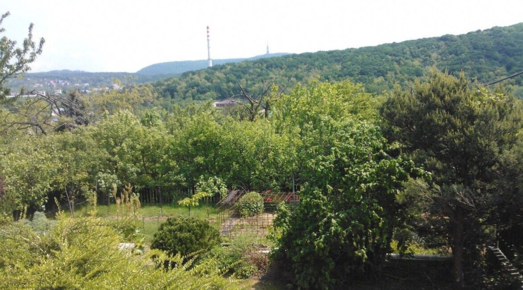 Na predaj atraktívne stavebné pozemky určené na výstavbu rodinných domov, Bratislava IV