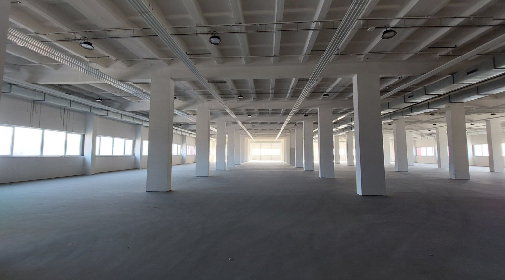 Sklady 1 600-14 550m2 na prenájom - Trenčín
