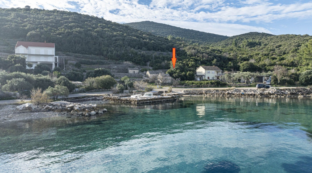 Pozemok s možnosťou kotvenia člna – výnimočná príležitosť na Korčuli