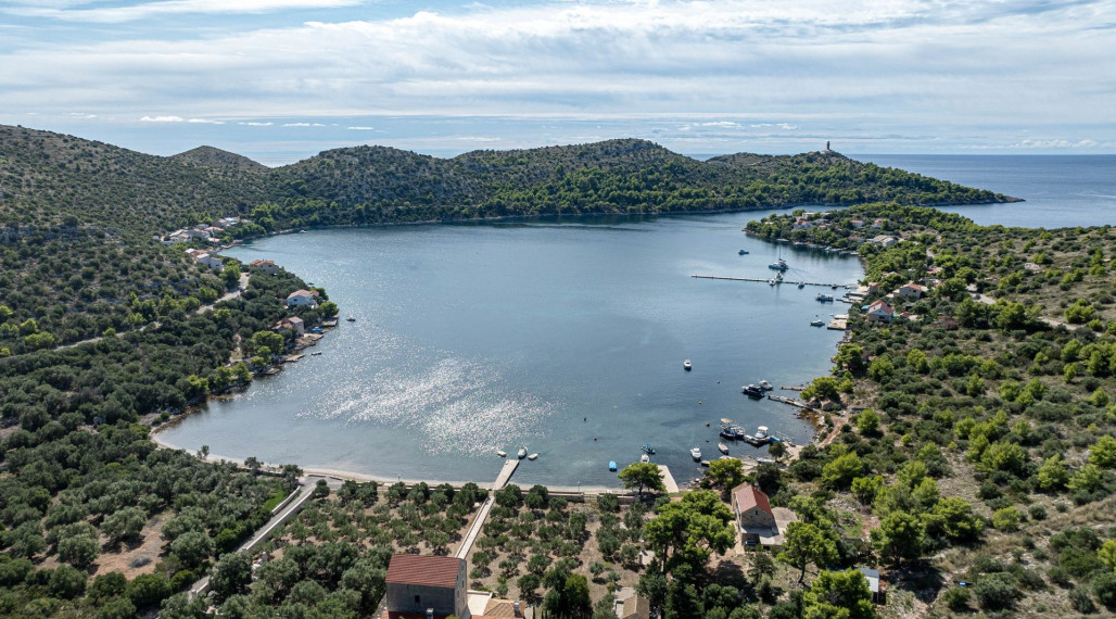 Lastovo: Stavebný pozemok pre rodinný dom v jednej z najpokojnejších zátok Chorvátska