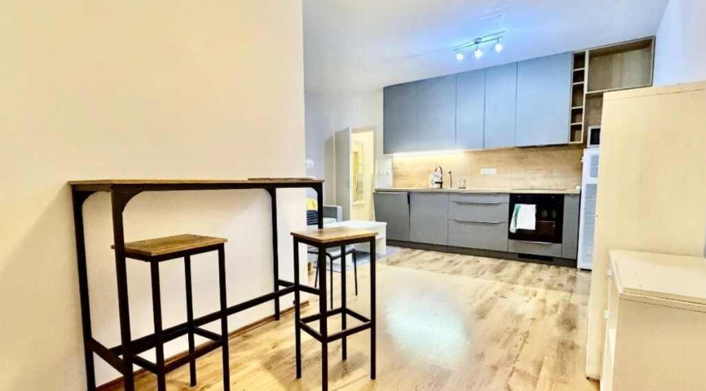 Na prenájom priestranný 2i byt s veľkým balkónom, Bratislava IV TOP