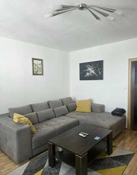 Na dlhodobý prenájom pekný, kompletne zrekonštruovaný 2-izbový byt, Bratislava II TOP