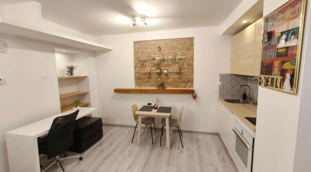 Na predaj vkusne zrekonštruovaná a kompletne zariadená garsónka - Bratislava I TOP