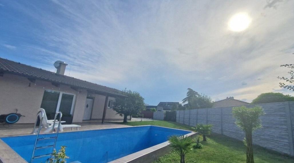 Rodinný dom s bazénom na predaj – Senec, časť Lesopark