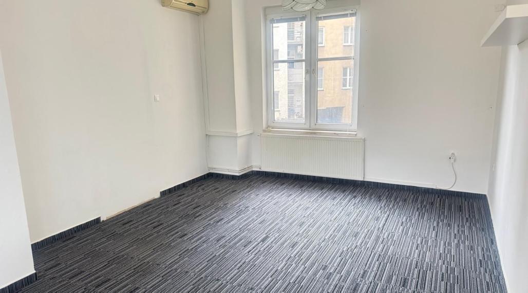 Na prenájom priestranný, nezariadený byt výmerou 87m2 v centre Bratislavy
