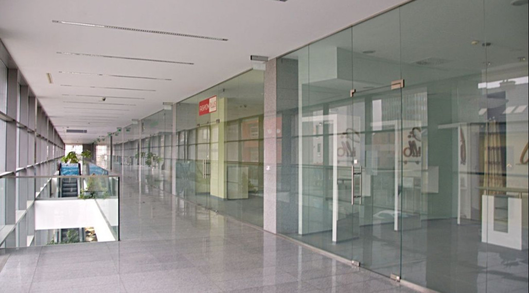 Na prenájom 200 m2 obchodné priestory v polyfunkčnom centre, Trenčín