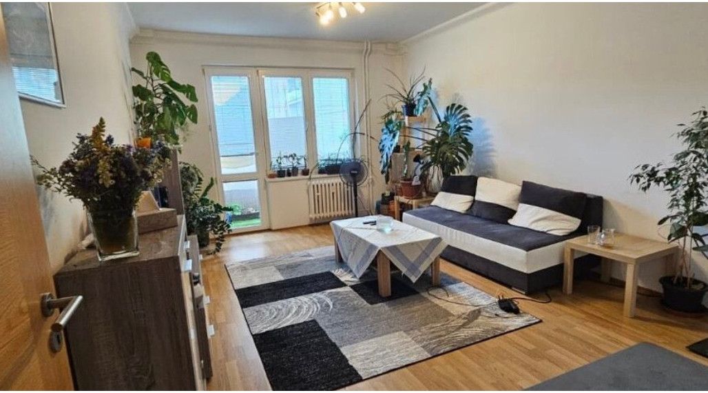 Na prenájom priestranný 2,5-izbový byt o výmere 74 m2 