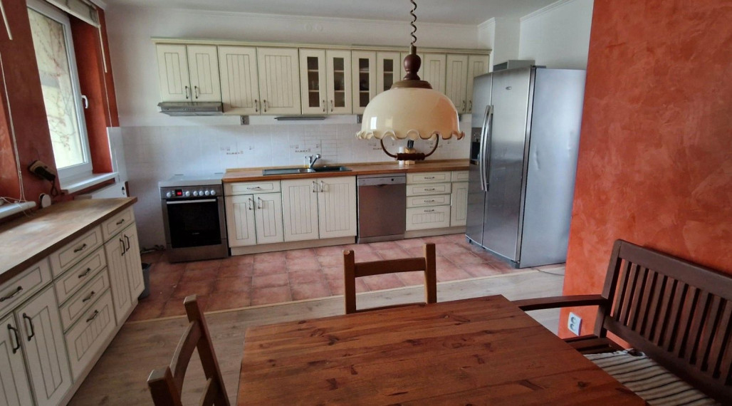 Na dlhodobý prenájom priestranný a svetlý 4-izbový byt s výmerou 120 m2