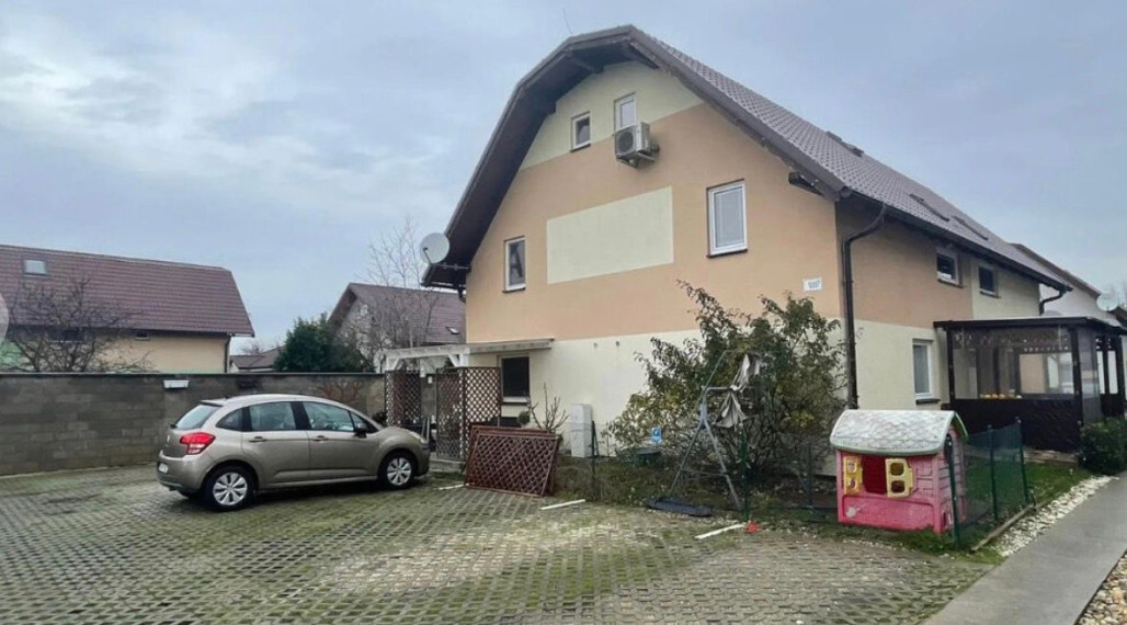 Na prenájom moderný a útulný 2-izbový mezonet s vlastnou záhradou 