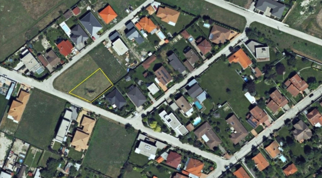 Na predaj atraktívny stavebný pozemok s výmerou 721 m2
