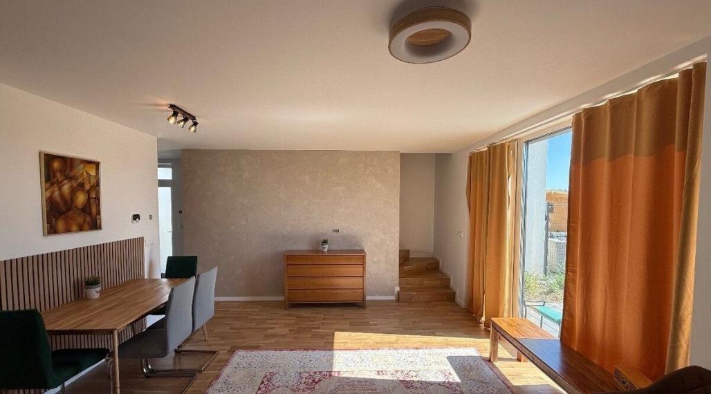 Na predaj moderný 3-izbový rodinný dom so záhradou a terasou – Kráľová pri Senci, časť Krmeš