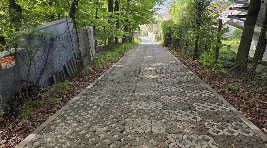Na predaj atraktívny pozemok s murovanou trojpodlažnou chatou, Bratislava - Rača TOP