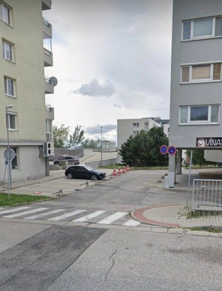 Na predaj vonkajšie parkovacie státie na ulici Ľudovíta Fullu
