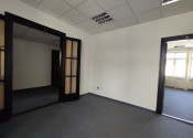 Kancelársky celok v historickej budove centre Bratislavy na Grossligovej ulici, aj s parkovaním, 109,38 m2, 147m2 alebo 169,30 m2 - fotografia 4