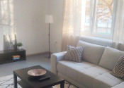 Priestranný 2-izbový byt na predaj s výmerou 65 m², balkónom a pivnicou na Karadžičovej ulici, TOP - fotografia 4