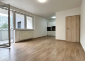 Na prenájom svetlý 2-izbový byt s výmerou a priestranným balkónom  - fotografia 1