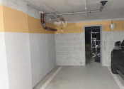 Na predaj parkovacie miesto spolu s priestrannou pivničnou kobkou - fotografia 1