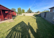 Na predaj pekný, oplotený pozemok v osobnom vlastníctve o výmere 419 m2 - fotografia 3