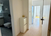 Na prenájom príjemný, kompletne zariadený a plne klimatizovaný 2-izbový byt  - fotografia 7