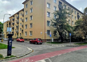 Na predaj priestranný 3-izbový byt s balkónom na obľúbenej Oravskej ulici v Bratislave – Nivy TOP - fotografia 33