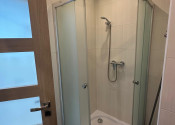 Na prenájom svetlý a zariadený 1 izbový byt o celkovej výmere 32m2 s lodžiou - fotografia 3