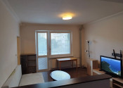 Na predaj priestranný 2-izbový byt s dvomi loggiami - fotografia 13