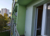 Na predaj priestranný 2-izbový byt s dvomi loggiami - fotografia 17